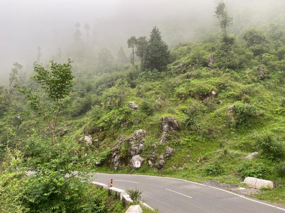Icebergs Mussoorie - A Boutique Stay And 24 Hrs Roof Top Cafe Zewnętrze zdjęcie