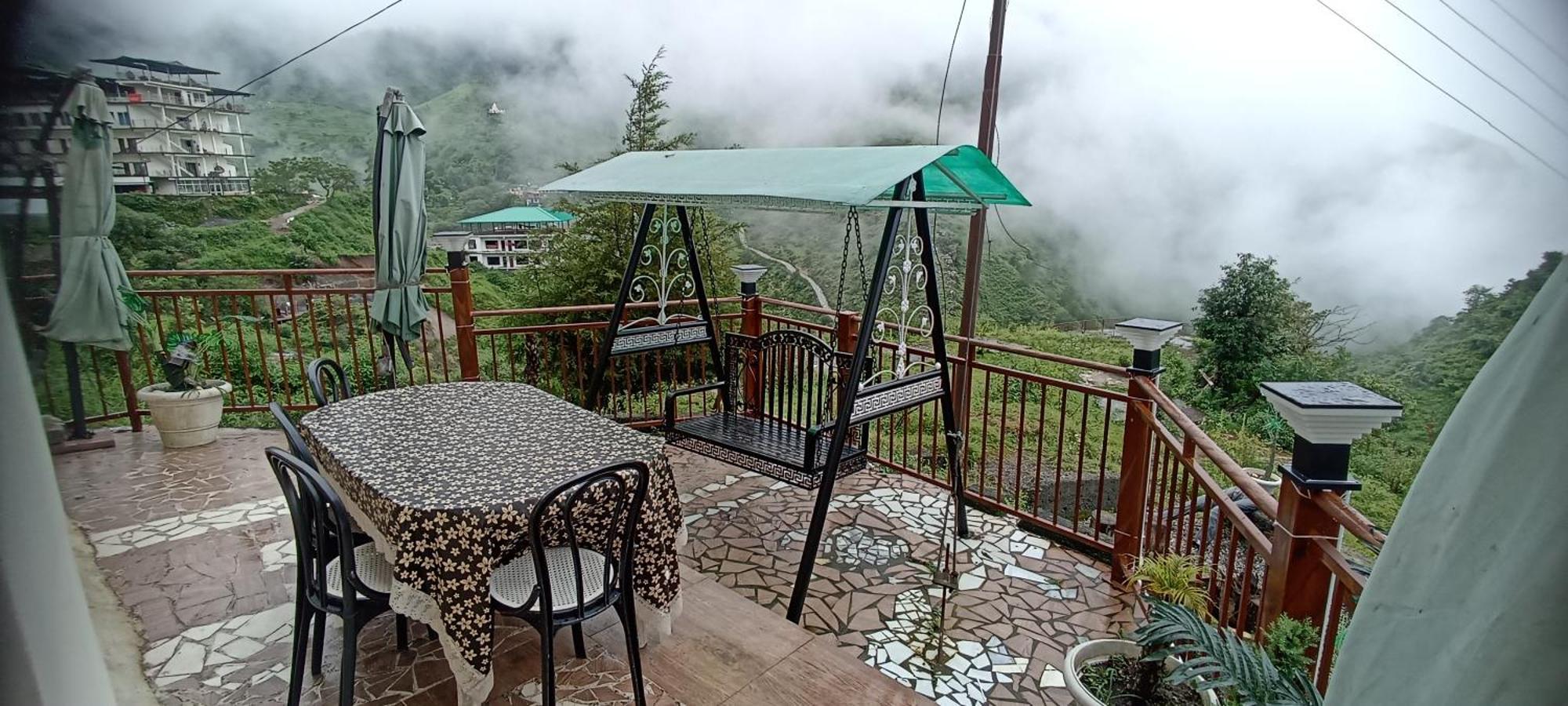 Icebergs Mussoorie - A Boutique Stay And 24 Hrs Roof Top Cafe Zewnętrze zdjęcie