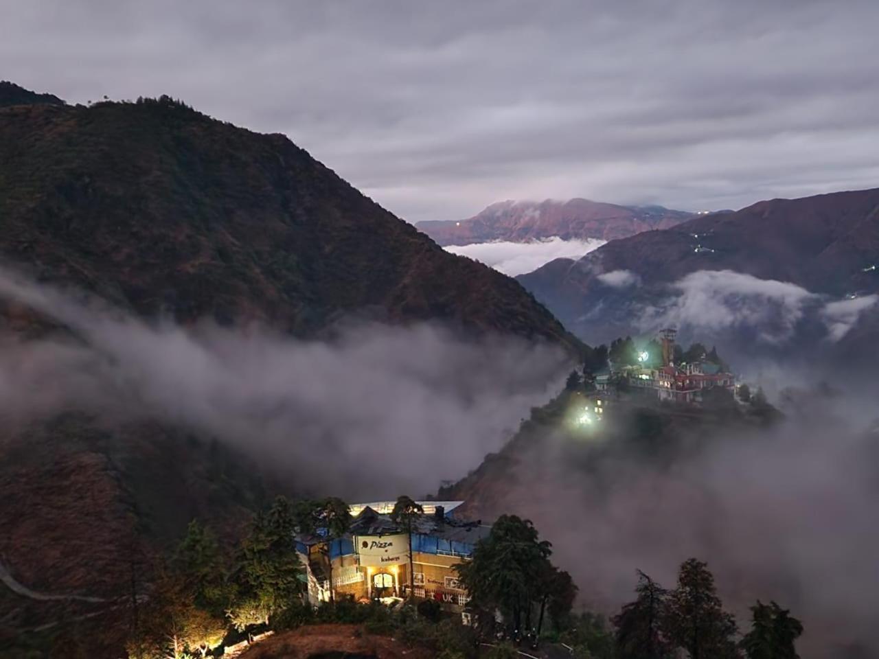 Icebergs Mussoorie - A Boutique Stay And 24 Hrs Roof Top Cafe Zewnętrze zdjęcie